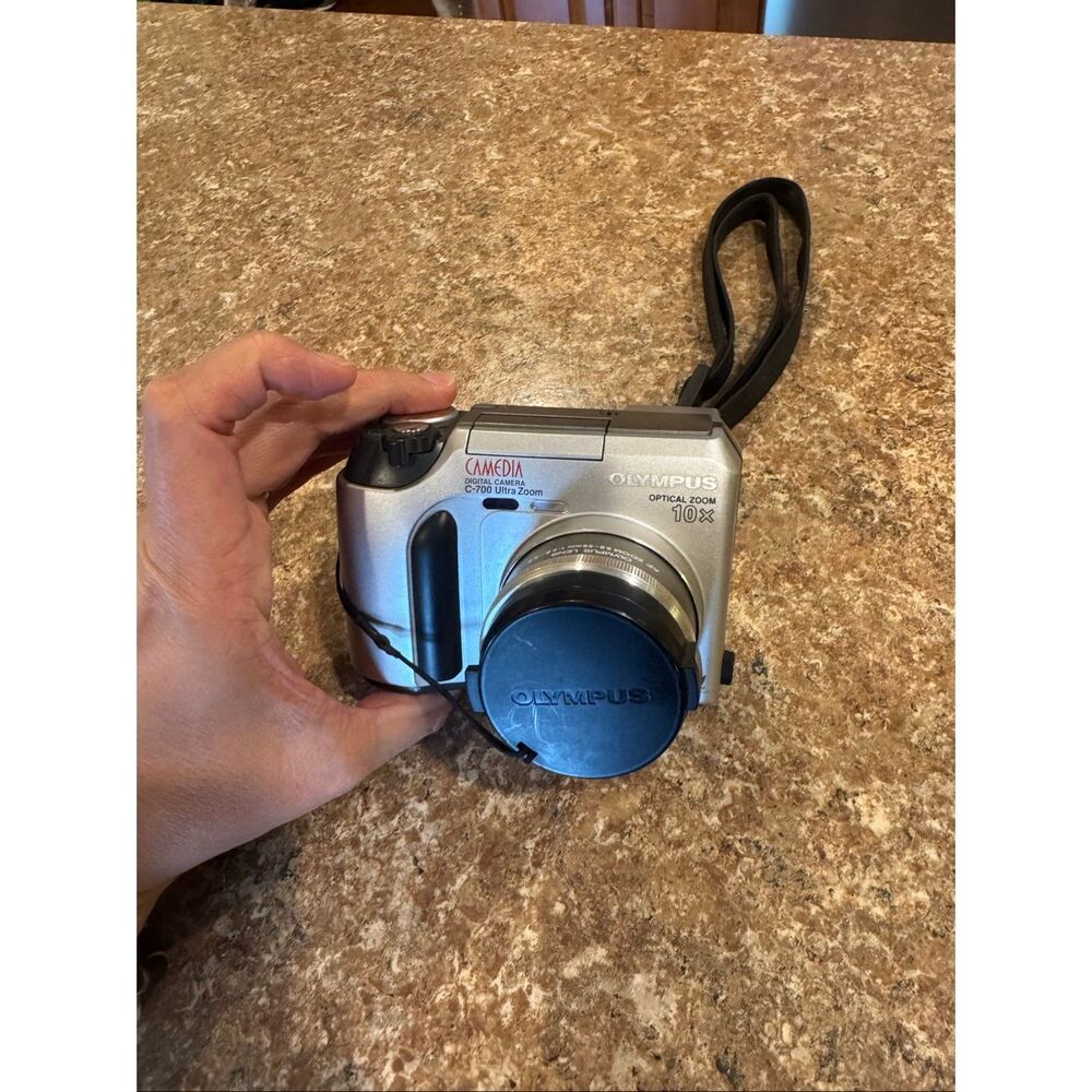 Olympus Camedia C-700 Ultra Zoom 2.1MP Digital Camera 10x Optical Zoom Tested Wo